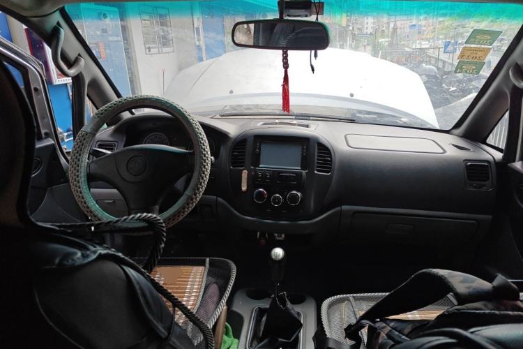 Used FORTHING Lingzhi 2013 M3 1.6L 7-Seater Comfort Model Center Console