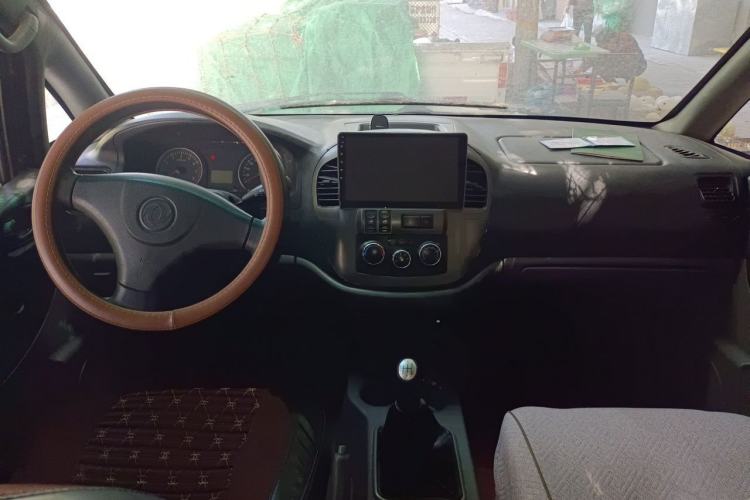 Used FORTHING Lingzhi 2013 V3 1.5L 5-Seat Standard Model I Center Console