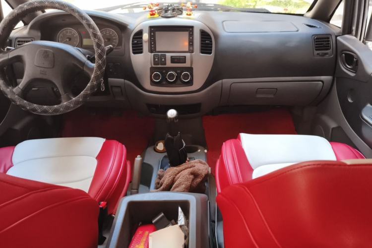 Used FORTHING Lingzhi 2013 M3 1.6L 7-Seater Luxury Model Center Console