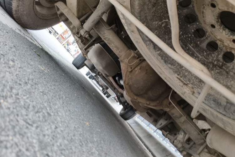 Used FORTHING Lingzhi 2013 V3 1.5L 7-Seater Standard Model II Chassis Front