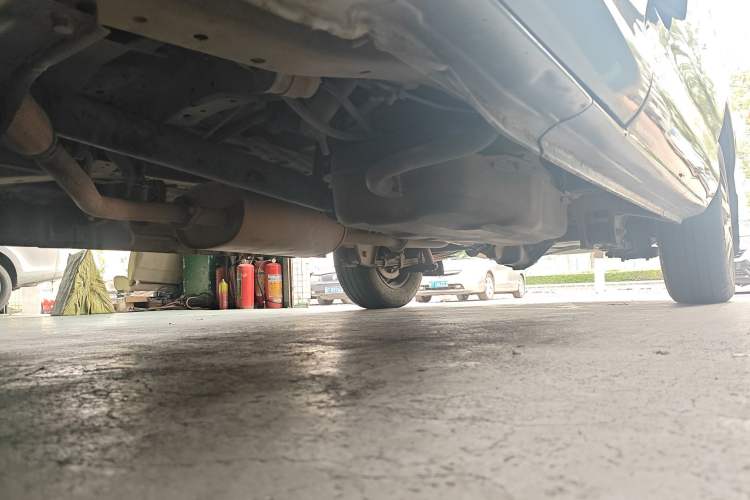 Used FORTHING Lingzhi 2013 V3 1.5L 7-Seater Standard Model II Chassis Front Left