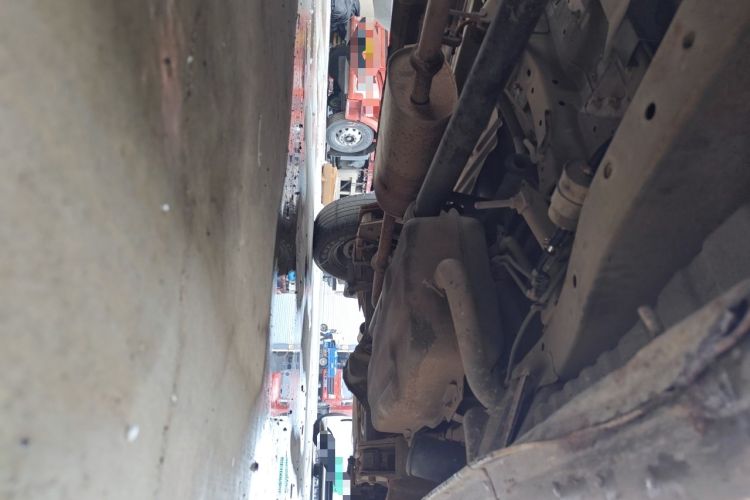 Used FORTHING Lingzhi 2013 M3 1.6L 7-Seater Comfort Model Chassis Front Left