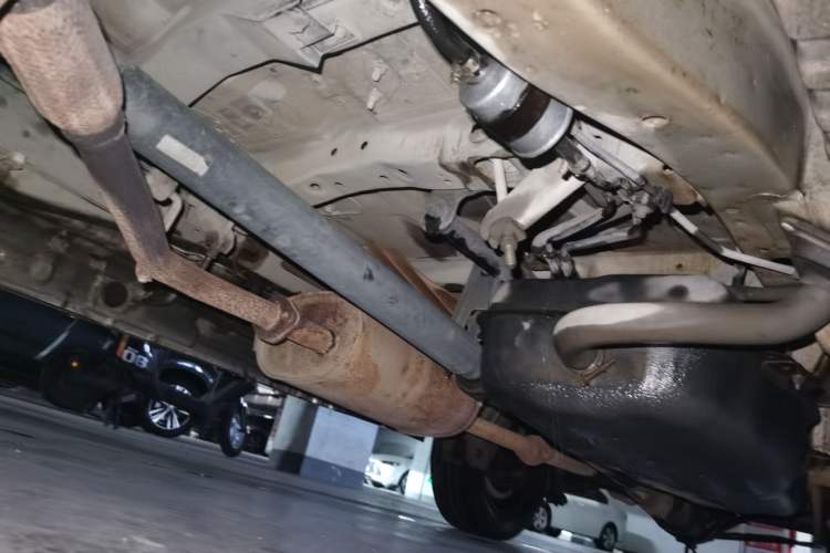 Used FORTHING Lingzhi 2013 V3 1.5L 7-Seater Standard Model II Chassis Front Left