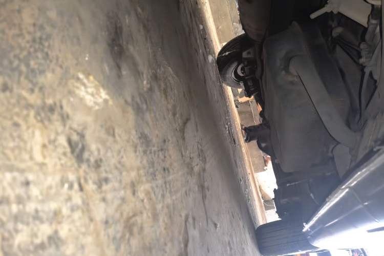 Used FORTHING Lingzhi 2013 M3 1.6L 7-seat Standard Model Chassis Front Left