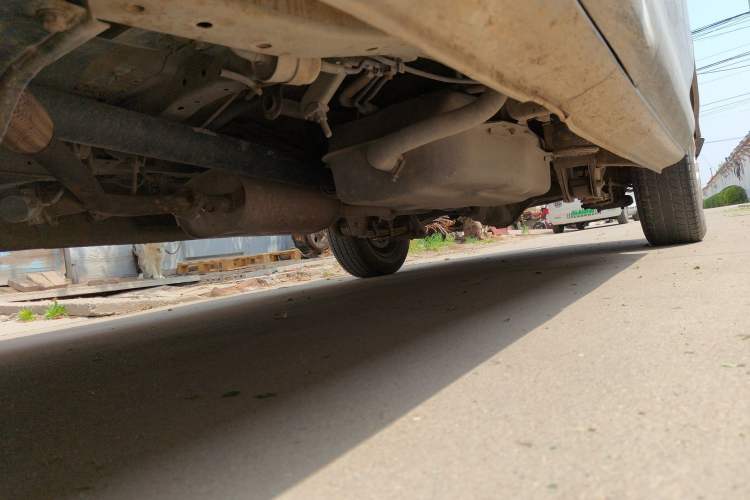 Used FORTHING Lingzhi 2013 V3 1.5L 7-Seater Standard Model II Chassis Front Left