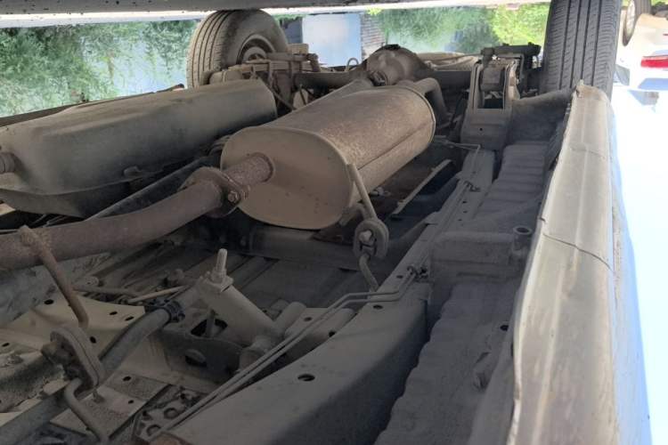 Used FORTHING Lingzhi 2013 M3 1.6L 7-Seater Comfort Model Chassis Front Right