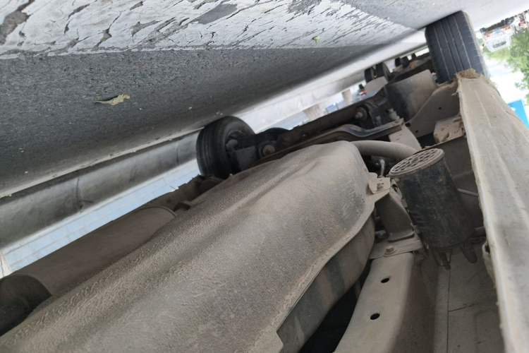 Used FORTHING Lingzhi 2013 V3 1.5L 7-Seater Standard Model II Chassis Front Right