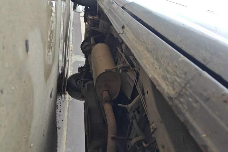Used FORTHING Lingzhi 2013 M3 1.6L 7-Seater Comfort Model Chassis Front Right
