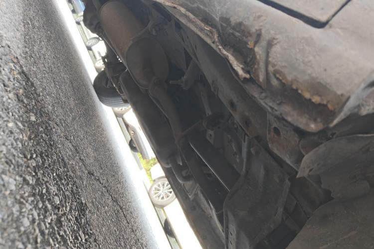Used FORTHING Lingzhi 2013 V3 1.5L 7-Seater Standard Model II Chassis Front Right