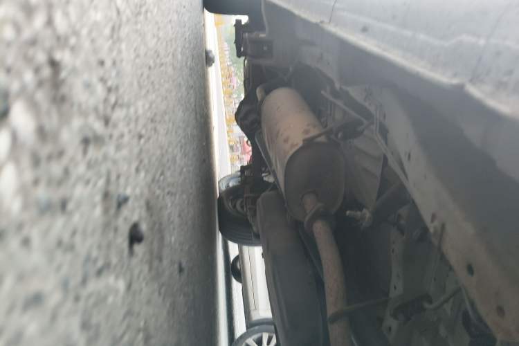 Used FORTHING Lingzhi 2013 V3 1.5L 7-Seater Standard Model II Chassis Front Right