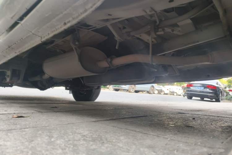 Used FORTHING Lingzhi 2013 M3 1.6L 7-Seater Comfort Model Chassis Front Right