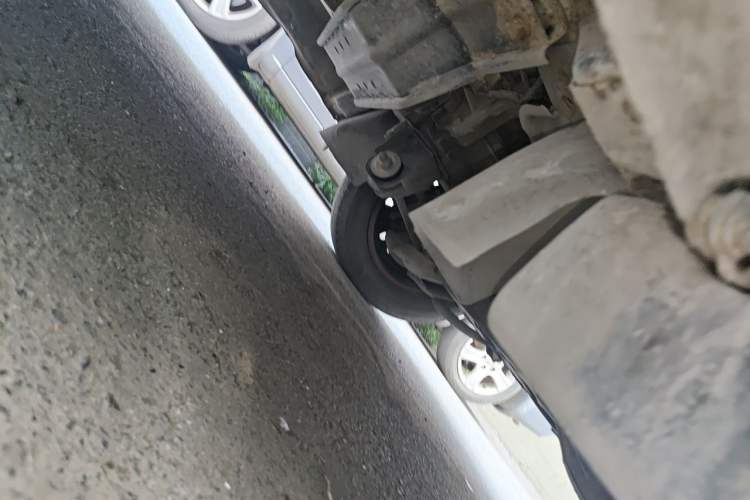 Used FORTHING Lingzhi 2013 V3 1.5L 7-Seater Comfort Model Chassis Front Right