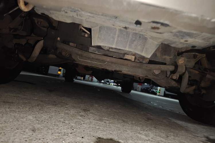 Used FORTHING Lingzhi 2013 V3 1.5L 7-Seater Standard Model II Chassis Front