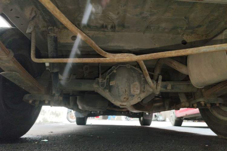 Used FORTHING Lingzhi 2013 M3 1.6L 7-Seater Comfort Model Chassis Rear