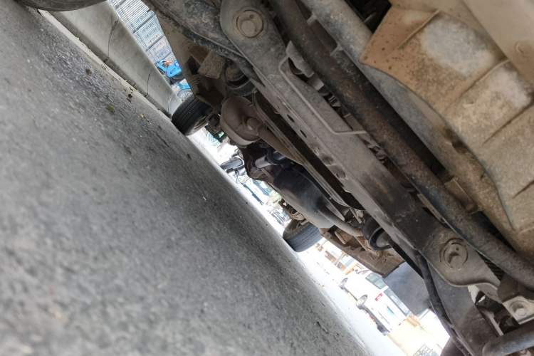 Used FORTHING Lingzhi 2013 V3 1.5L 7-Seater Standard Model II Chassis Rear