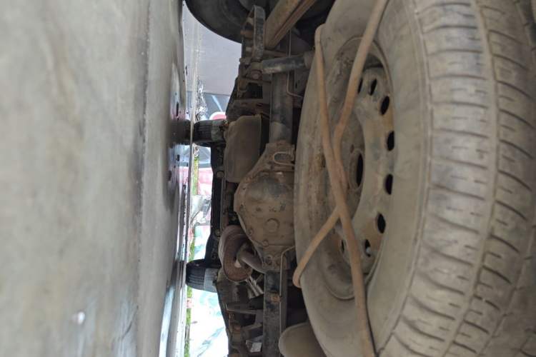 Used FORTHING Lingzhi 2013 M3 1.6L 7-Seater Comfort Model Chassis Rear
