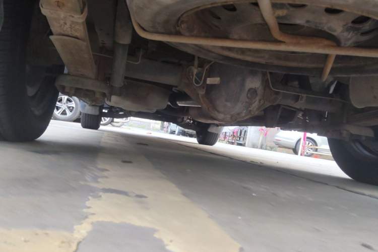 Used FORTHING Lingzhi 2013 V3 1.5L 7-Seater Standard Model II Chassis Rear