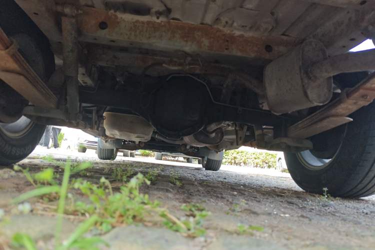 Used FORTHING Lingzhi 2013 M3 1.6L 7-seat Standard Model Chassis Rear