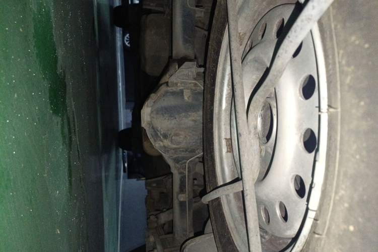 Used FORTHING Lingzhi 2013 V3 1.5L 7-Seater Standard Model II Chassis Rear