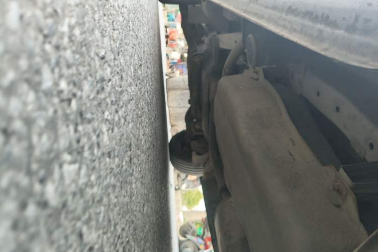 Used FORTHING Lingzhi 2013 V3 1.5L 7-Seater Standard Model II Chassis Rear Left