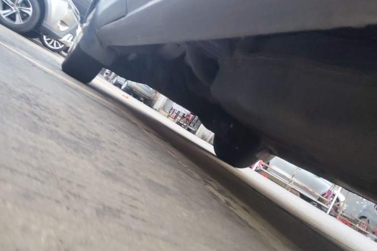 Used FORTHING Lingzhi 2013 V3 1.5L 7-Seater Standard Model II Chassis Rear Left