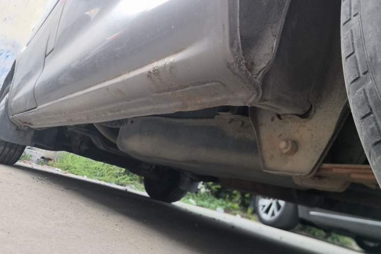 Used FORTHING Lingzhi 2013 M3 1.6L 7-seat Standard Model Chassis Rear Left
