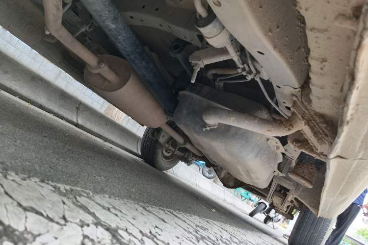 Used FORTHING Lingzhi 2013 V3 1.5L 7-Seater Standard Model II Chassis Rear Right