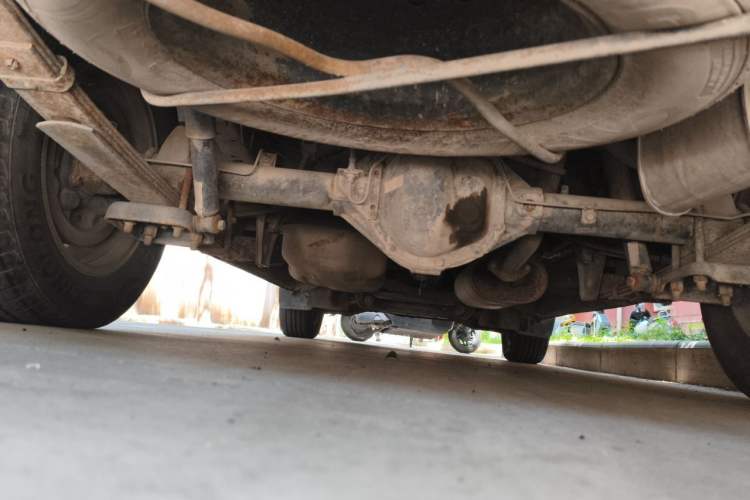 Used FORTHING Lingzhi 2013 M3 1.6L 7-Seater Luxury Model Chassis Rear