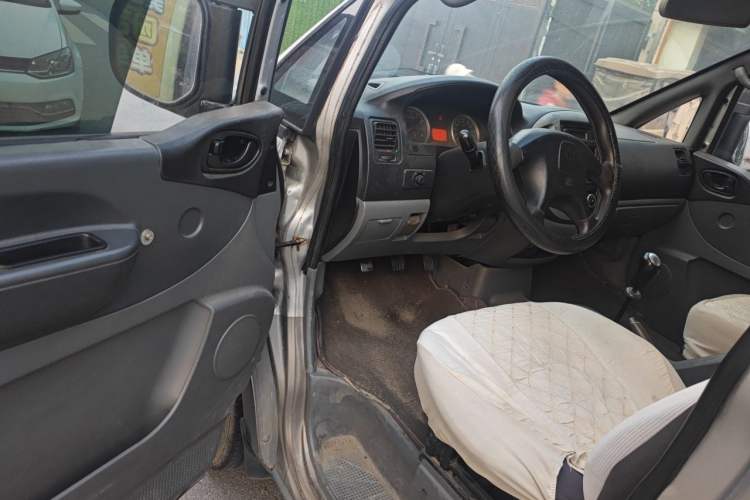 Used FORTHING Lingzhi 2013 M3 1.6L 7-Seater Luxury Model Driver Seat