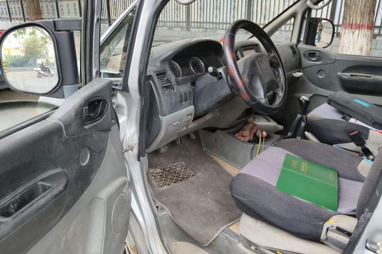 Used FORTHING Lingzhi 2013 V3 1.5L 7-Seater Standard Model II Driver Seat