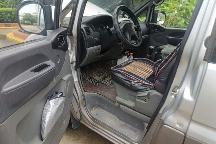Used FORTHING Lingzhi 2013 M3 1.6L 7-Seater Luxury Model Driver Seat