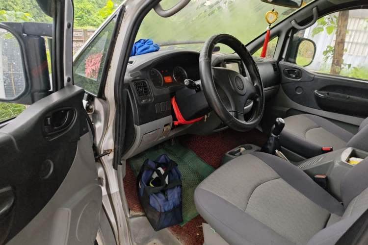 Used FORTHING Lingzhi 2013 M3 1.6L 7-Seater Comfort Model Driver Seat