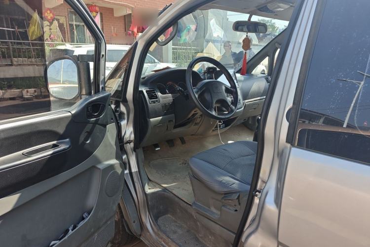 Used FORTHING Lingzhi 2013 M5 Q7 2.0L 7-Seater Long-Wheelbase Comfort Model Driver Seat