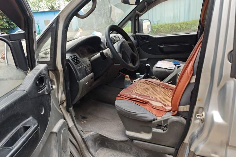 Used FORTHING Lingzhi 2013 M5 Q7 2.0L 7-Seater Long-Wheelbase Comfort Model Driver Seat