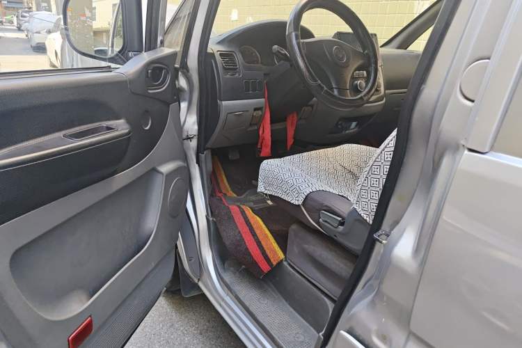 Used FORTHING Lingzhi 2013 V3 1.5L 7-Seater Comfort Model Driver Seat