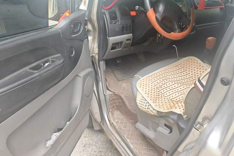Used FORTHING Lingzhi 2013 M3 1.6L 7-Seater Comfort Model Driver Seat