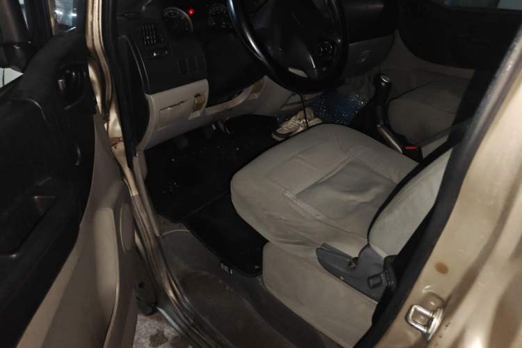 Used FORTHING Lingzhi 2013 V3 1.5L 7-Seater Standard Model II Driver Seat