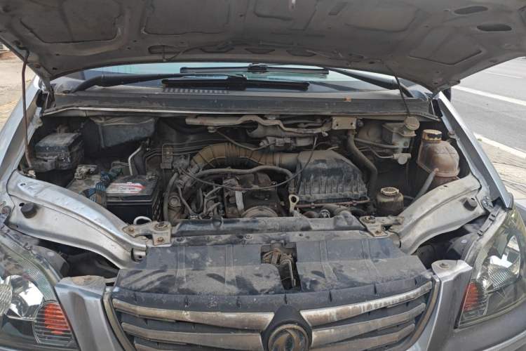 Used FORTHING Lingzhi 2013 M3 1.6L 7-Seater Luxury Model Engine Bay