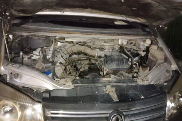 Used FORTHING Lingzhi 2013 M3 1.6L 7-Seater Luxury Model Engine Bay