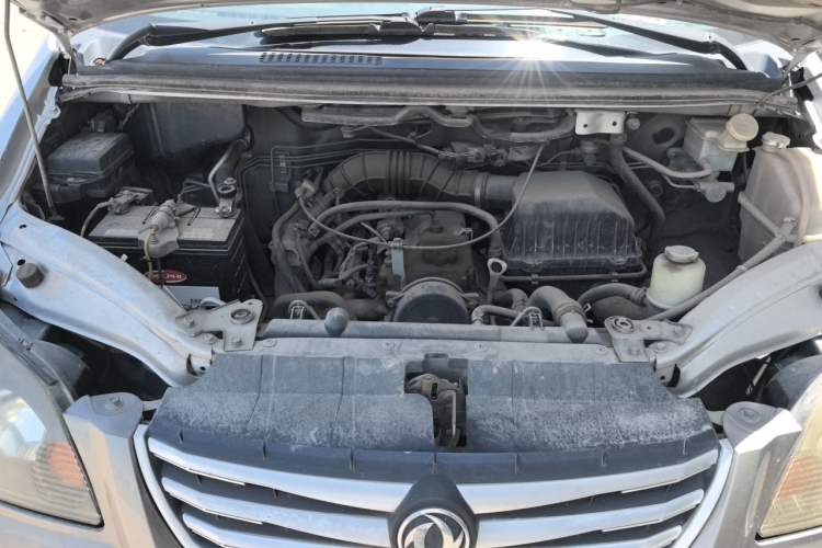 Used FORTHING Lingzhi 2013 M3 1.6L 7-Seater Comfort Model Engine Bay