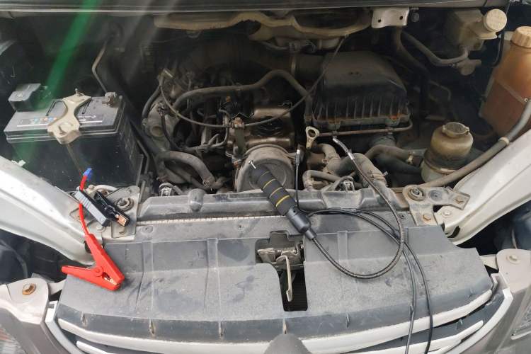 Used FORTHING Lingzhi 2013 M3 1.6L 7-Seater Comfort Model Engine Bay