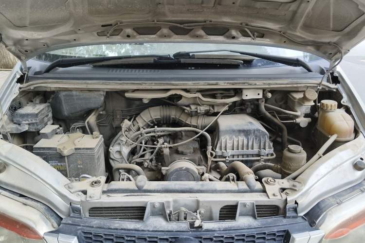 Used FORTHING Lingzhi 2013 V3 1.5L 7-Seater Standard Model II Engine Bay