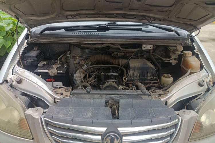 Used FORTHING Lingzhi 2013 M3 1.6L 7-Seater Luxury Model Engine Bay