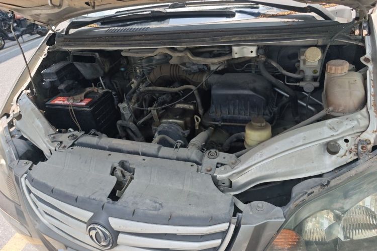 Used FORTHING Lingzhi 2013 M3 1.6L 7-Seater Luxury Model Engine Bay
