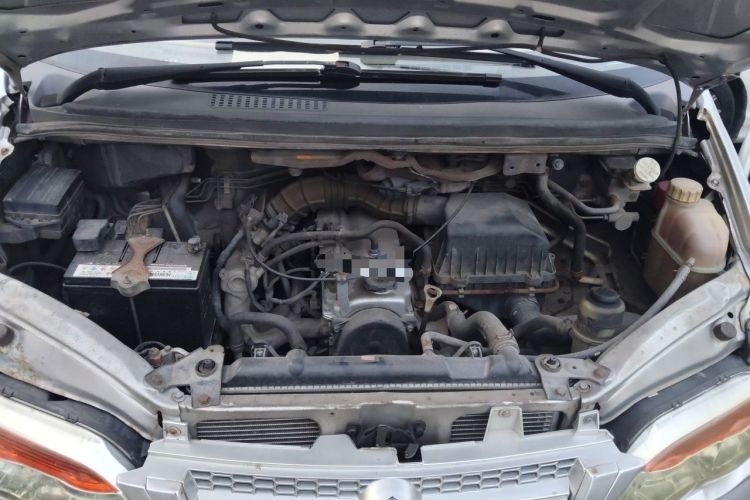 Used FORTHING Lingzhi 2013 V3 1.5L 7-Seater Standard Model II Engine Bay
