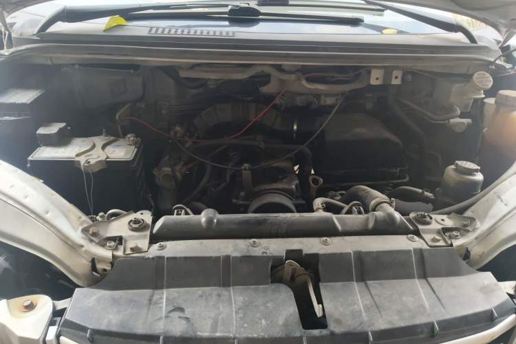 Used FORTHING Lingzhi 2013 M3 1.6L 7-Seater Comfort Model Engine Bay