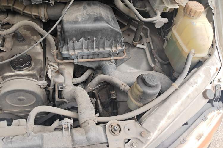 Used FORTHING Lingzhi 2013 V3 1.5L 7-Seater Standard Model II Engine Bay Left