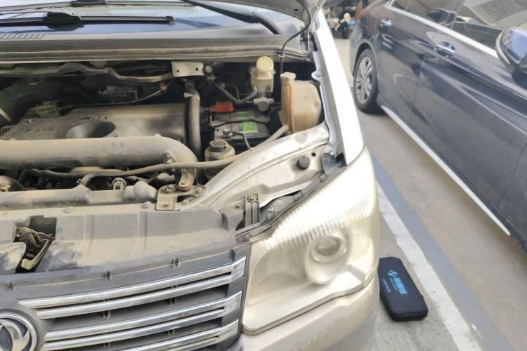Used FORTHING Lingzhi 2013 M5 Q3 2.0L 7-seat Long-wheelbase Luxury Model Engine Bay Left