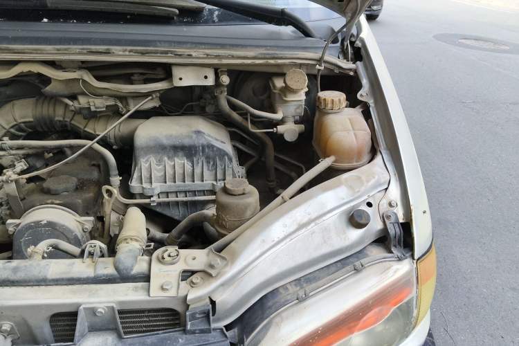 Used FORTHING Lingzhi 2013 V3 1.5L 7-Seater Standard Model II Engine Bay Left