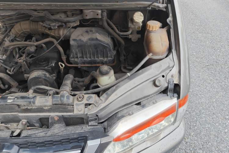 Used FORTHING Lingzhi 2013 V3 1.5L 7-Seater Standard Model II Engine Bay Left